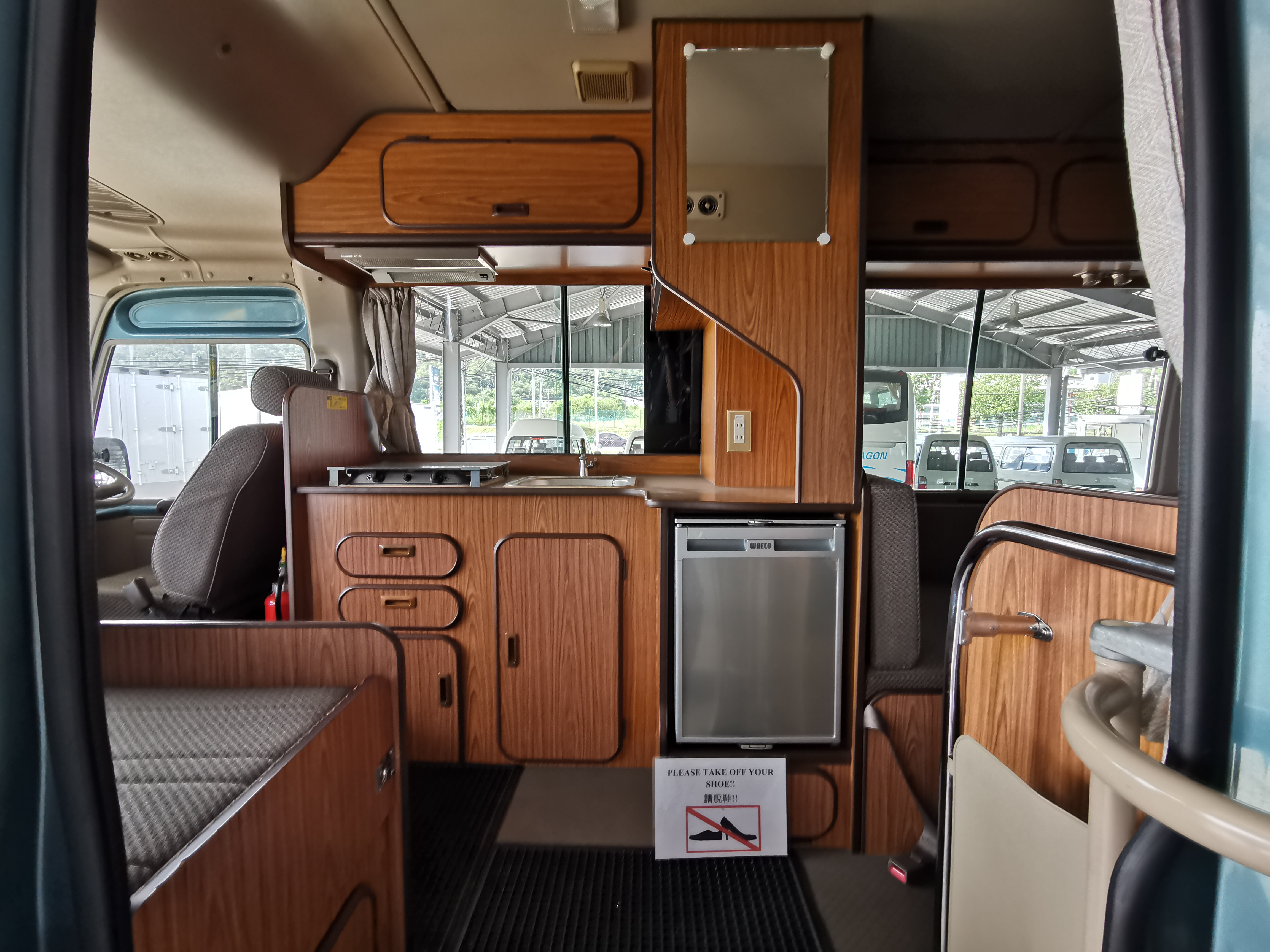 TOYOTA COASTER MOTORHOME 4.2 DIESEL 4163 8 SEATER — view 3
