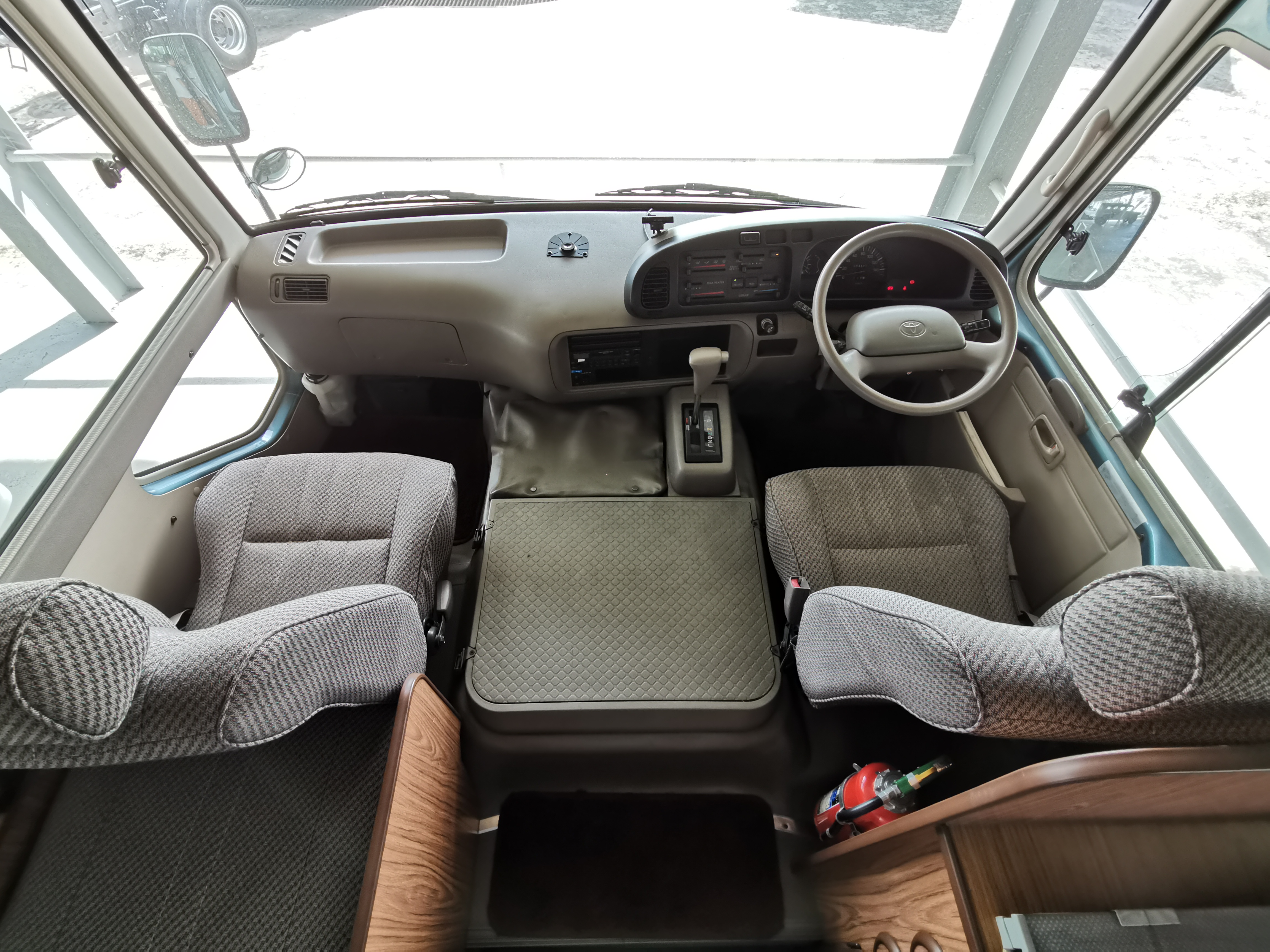 TOYOTA COASTER MOTORHOME 4.2 DIESEL 4163 8 SEATER — view 5